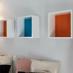 Acogedor, De Diseno Moderno En Zona Antigua *