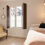 Apartamento Acogedor, De Diseno Moderno En Zona Antigua