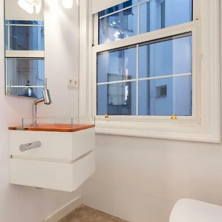 Acogedor, De Diseno Moderno En Zona Antigua بلباو
