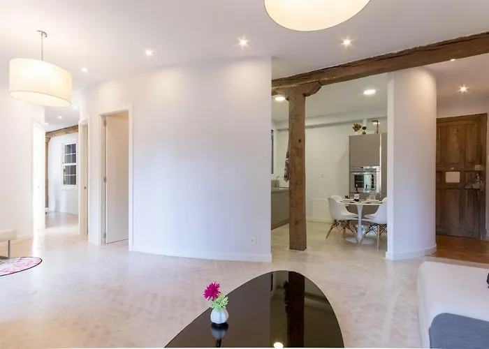 Acogedor, De Diseño Moderno En Zona Antigua *