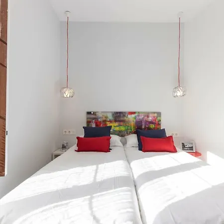 Acogedor, De Diseno Moderno En Zona Antigua Appartement *