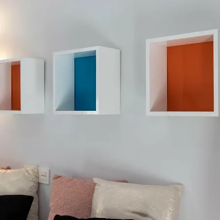 Acogedor, De Diseno Moderno En Zona Antigua *