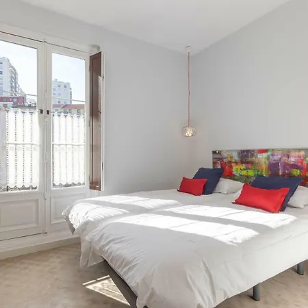 Acogedor, De Diseno Moderno En Zona Antigua ビルバオ